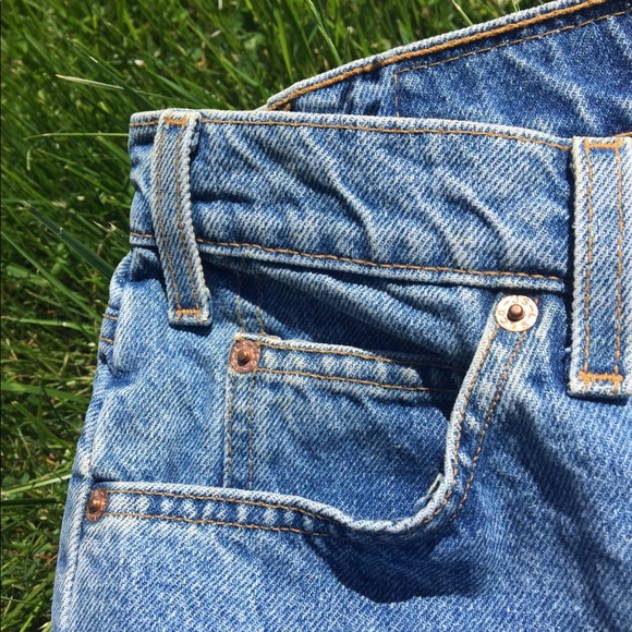Vintage 90’s Levi’s Denim Shorts - Picture 2 of 9